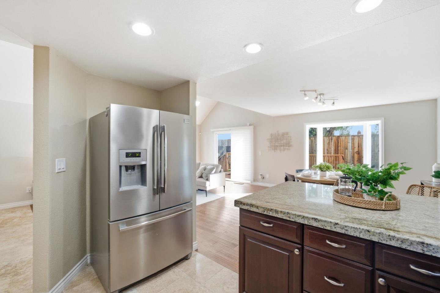 Detail Gallery Image 15 of 39 For 472 Glenmoor Cir, Milpitas,  CA 95035 - 3 Beds | 2/1 Baths