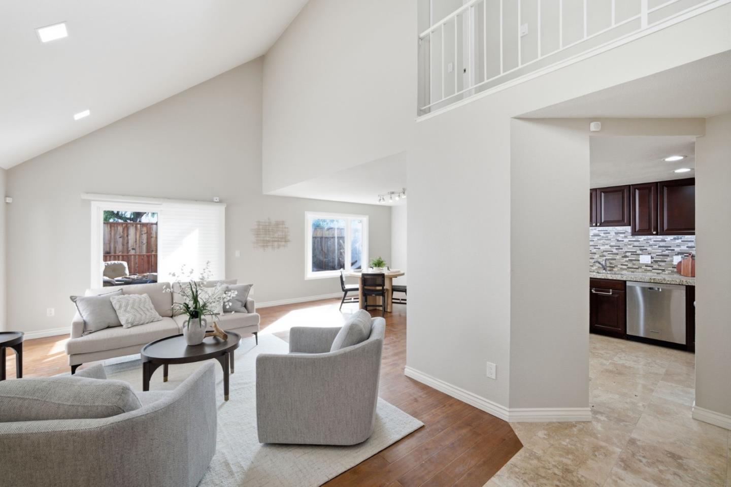 Detail Gallery Image 3 of 39 For 472 Glenmoor Cir, Milpitas,  CA 95035 - 3 Beds | 2/1 Baths