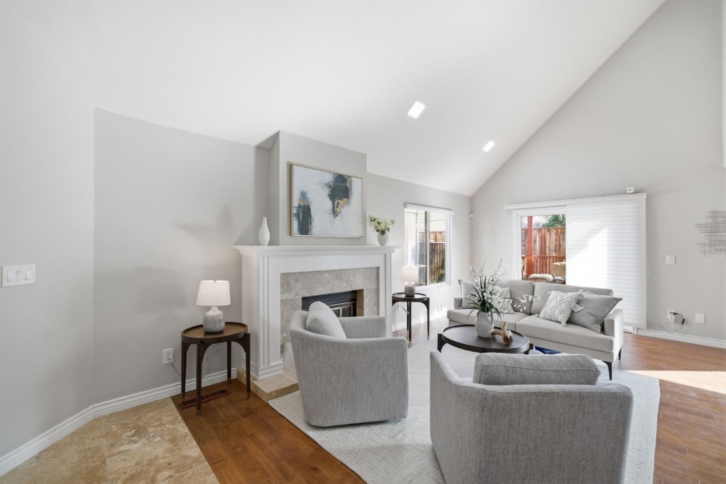 Detail Gallery Image 5 of 39 For 472 Glenmoor Cir, Milpitas,  CA 95035 - 3 Beds | 2/1 Baths