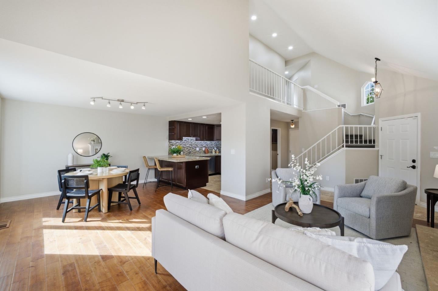 Detail Gallery Image 7 of 39 For 472 Glenmoor Cir, Milpitas,  CA 95035 - 3 Beds | 2/1 Baths