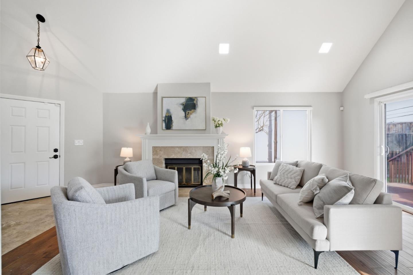 Detail Gallery Image 8 of 39 For 472 Glenmoor Cir, Milpitas,  CA 95035 - 3 Beds | 2/1 Baths