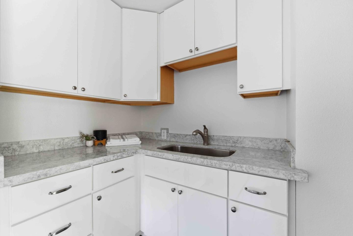 Detail Gallery Image 19 of 45 For 1844 Frobisher Way, San Jose,  CA 95124 - 5 Beds | 2/1 Baths