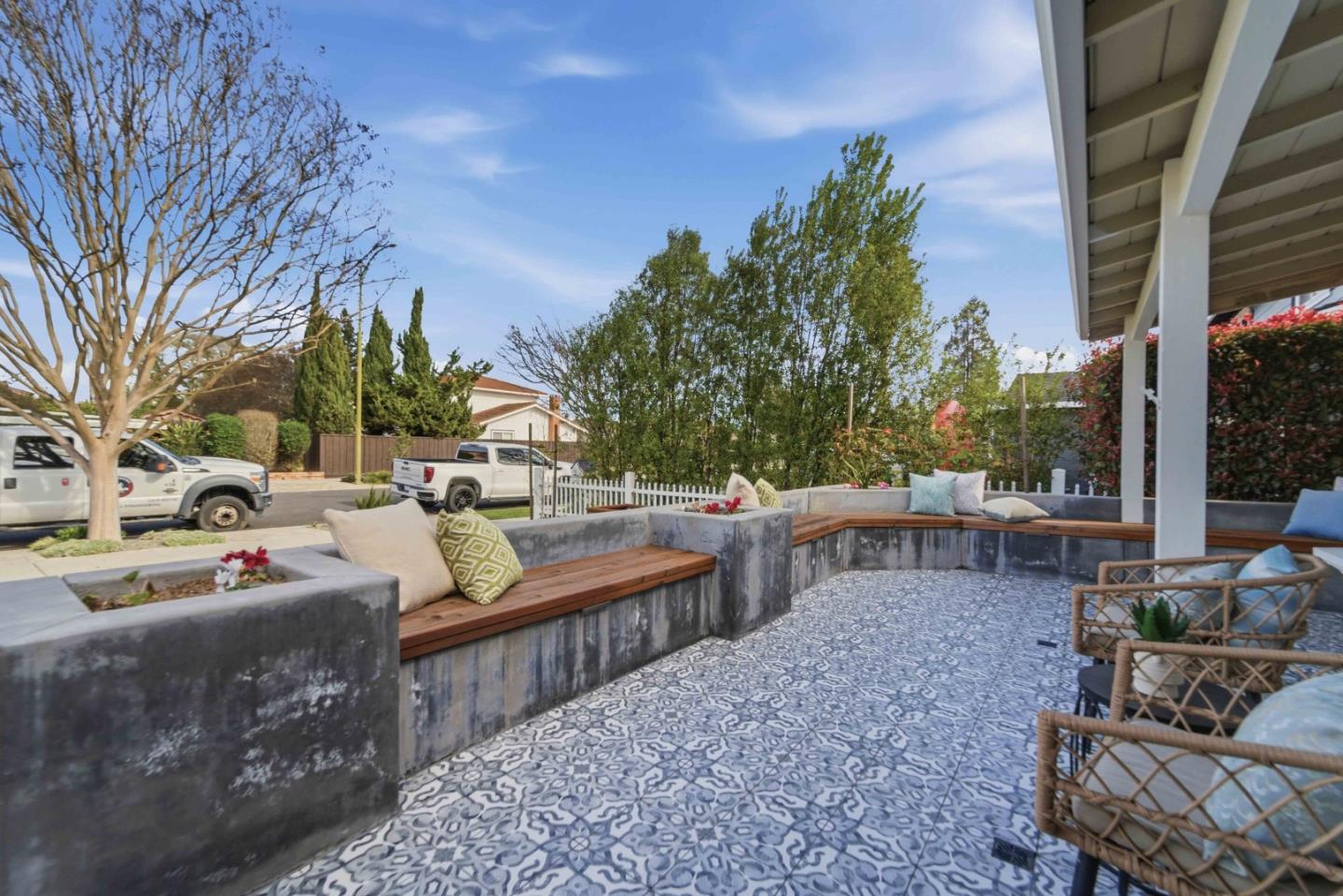 Detail Gallery Image 3 of 45 For 1844 Frobisher Way, San Jose,  CA 95124 - 5 Beds | 2/1 Baths