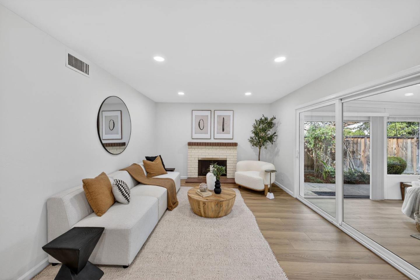 Detail Gallery Image 16 of 45 For 2733 Winfield Dr, Mountain View,  CA 94040 - 4 Beds | 2 Baths