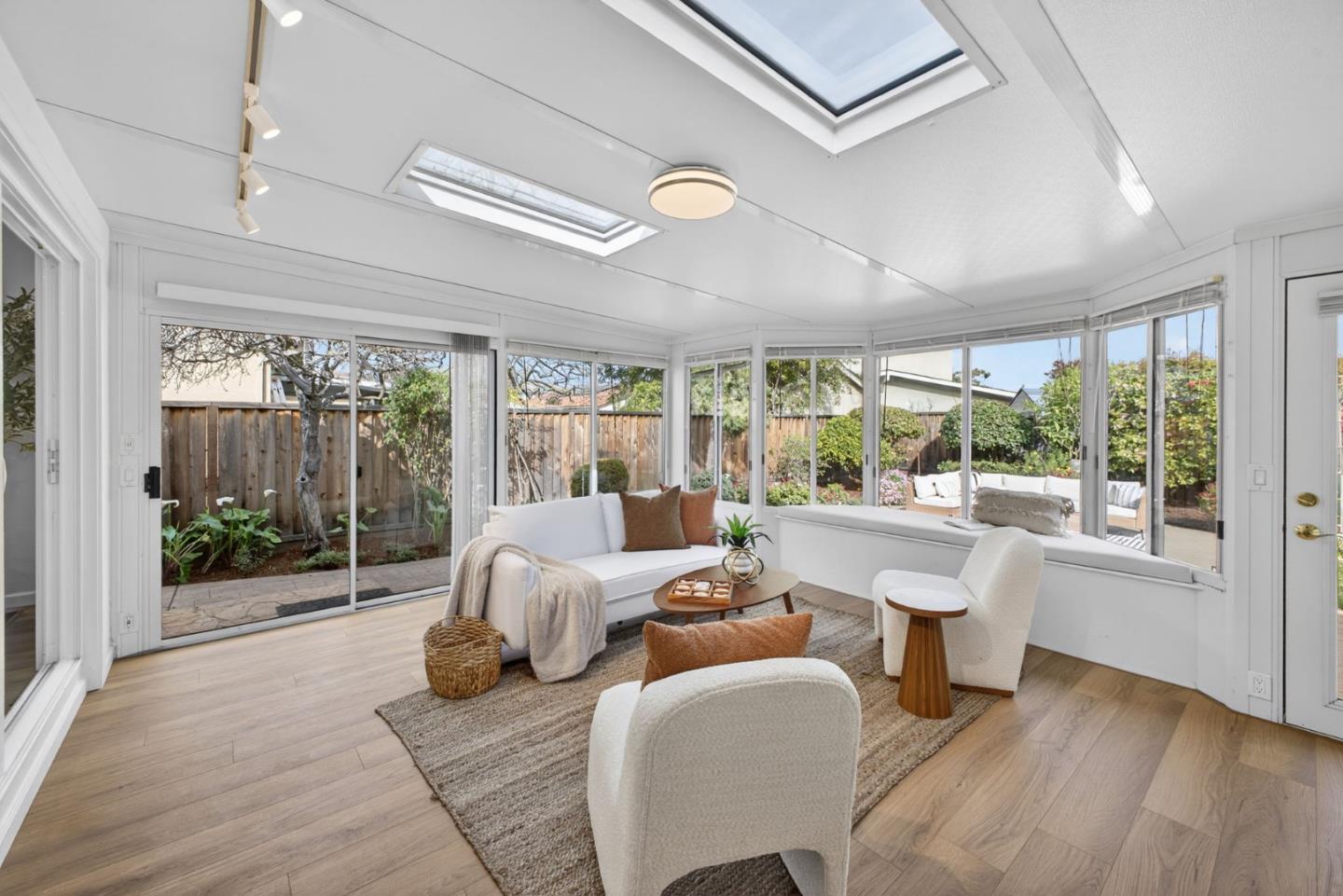 Detail Gallery Image 18 of 45 For 2733 Winfield Dr, Mountain View,  CA 94040 - 4 Beds | 2 Baths