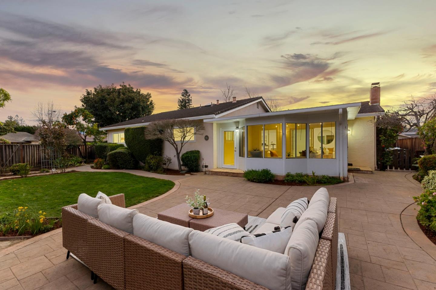 Detail Gallery Image 4 of 45 For 2733 Winfield Dr, Mountain View,  CA 94040 - 4 Beds | 2 Baths