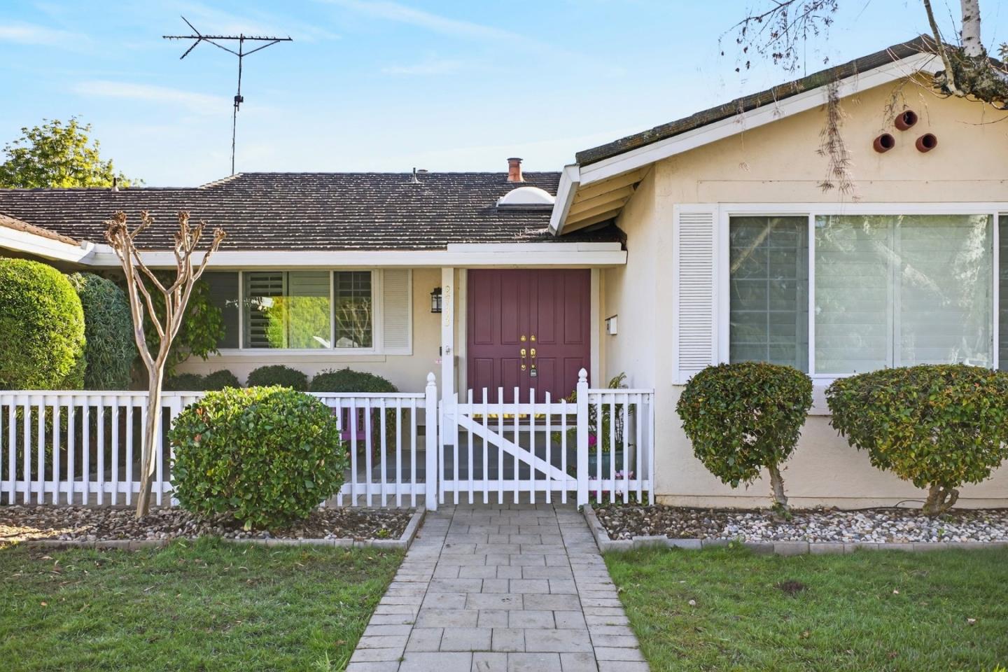 Detail Gallery Image 8 of 45 For 2733 Winfield Dr, Mountain View,  CA 94040 - 4 Beds | 2 Baths