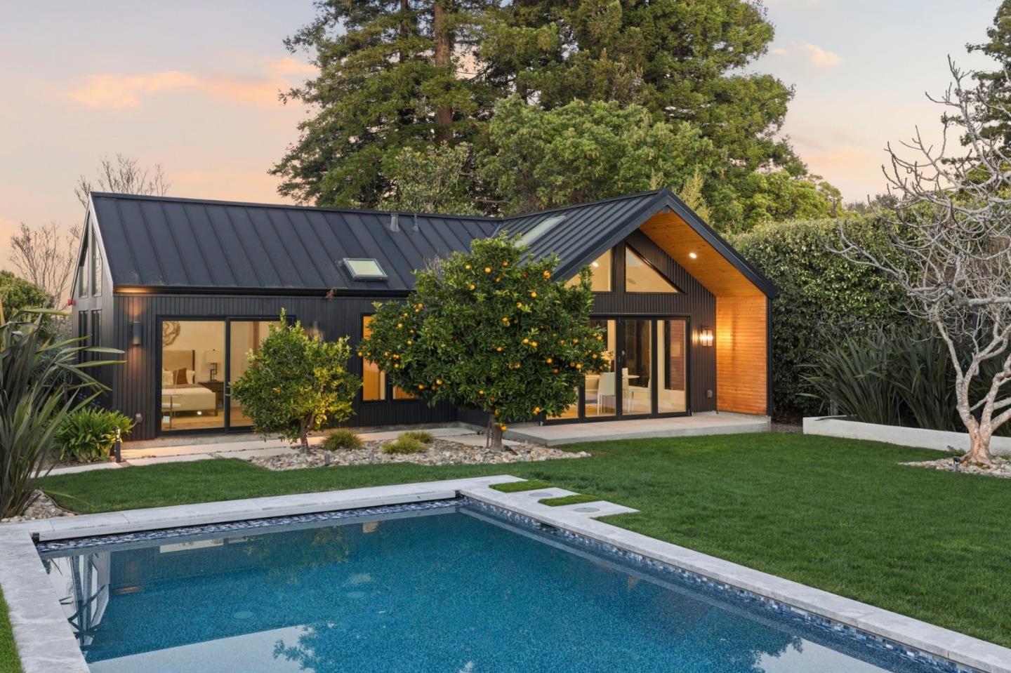 Detail Gallery Image 10 of 43 For 588 Craig Rd, Hillsborough,  CA 94010 - 5 Beds | 5 Baths