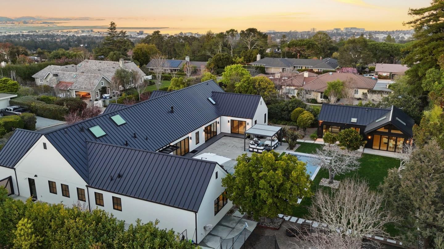 Detail Gallery Image 12 of 43 For 588 Craig Rd, Hillsborough,  CA 94010 - 5 Beds | 5 Baths