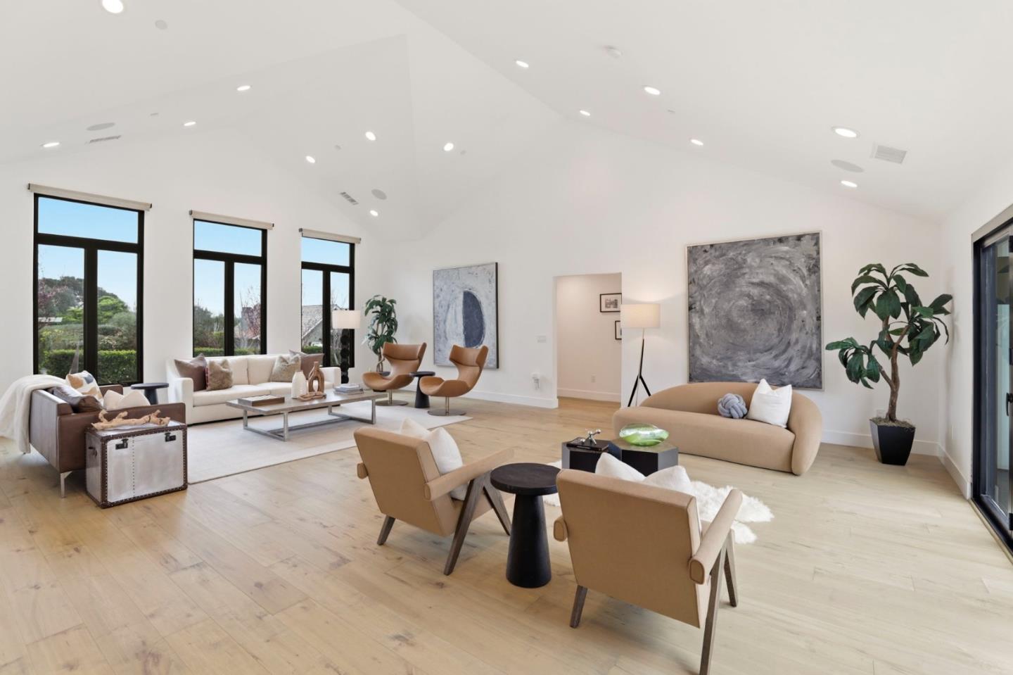 Detail Gallery Image 13 of 43 For 588 Craig Rd, Hillsborough,  CA 94010 - 5 Beds | 5 Baths