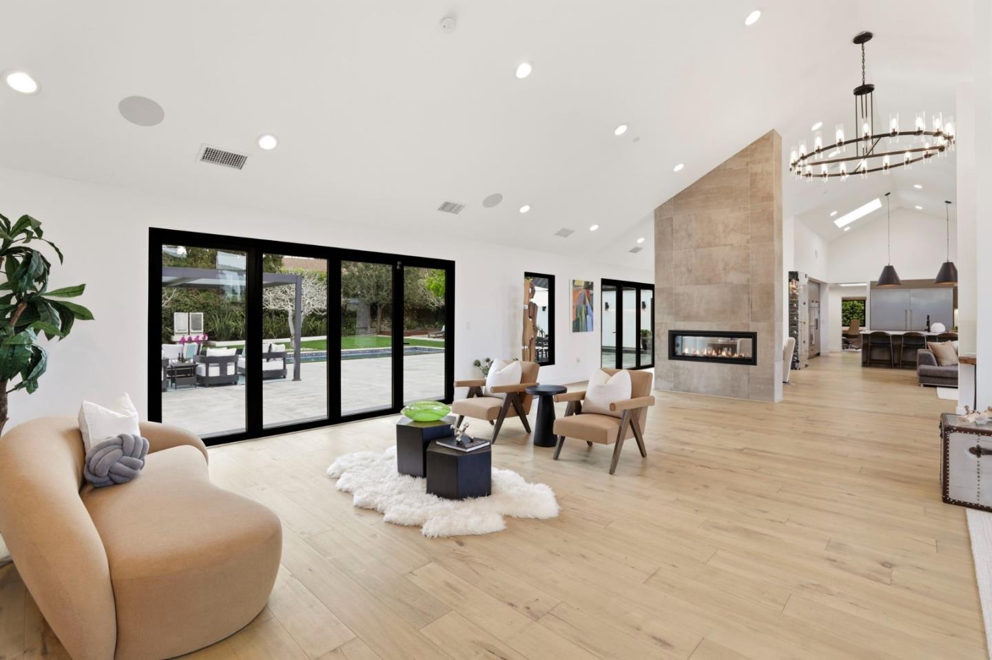 Detail Gallery Image 16 of 43 For 588 Craig Rd, Hillsborough,  CA 94010 - 5 Beds | 5 Baths