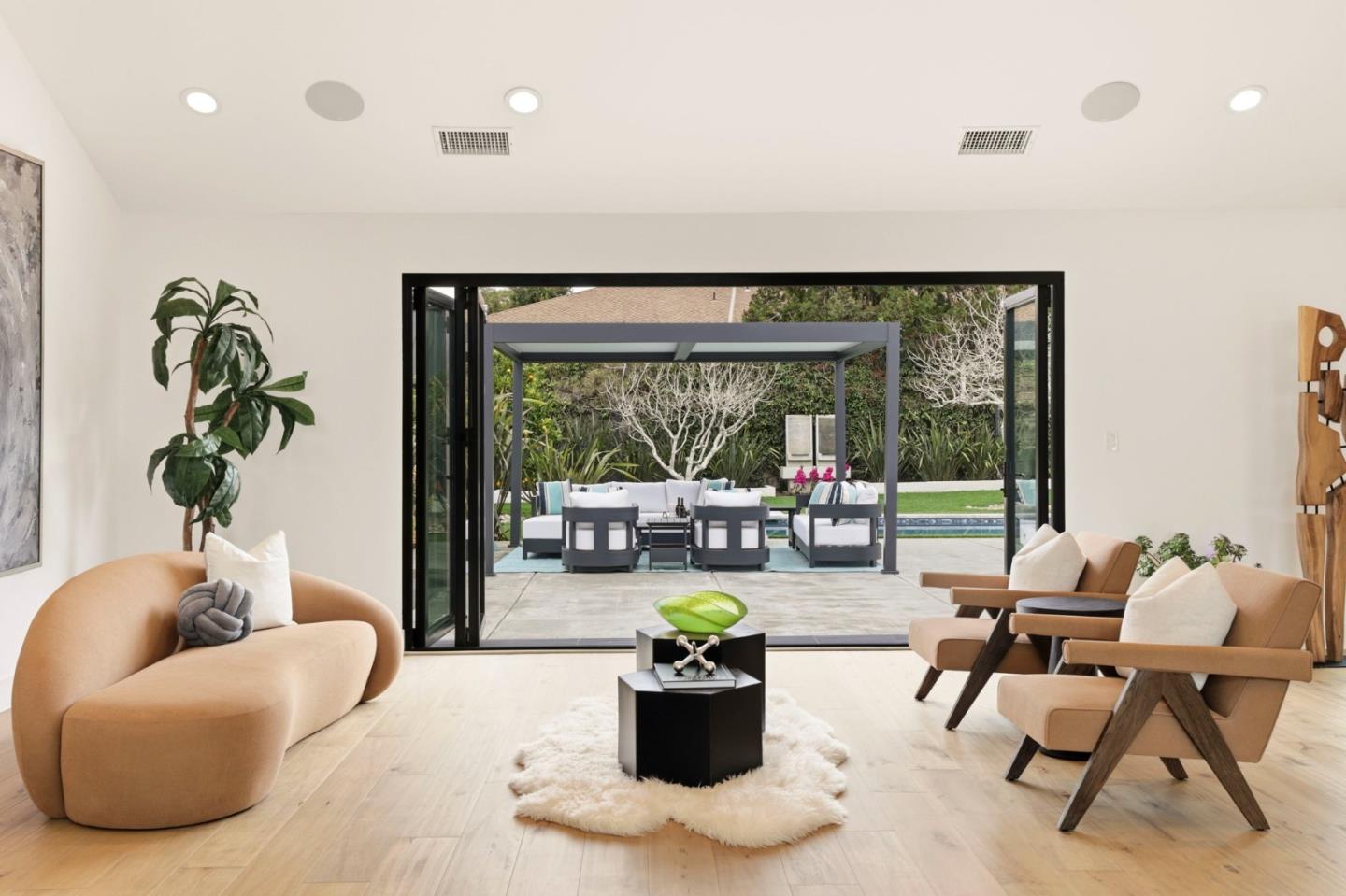 Detail Gallery Image 17 of 43 For 588 Craig Rd, Hillsborough,  CA 94010 - 5 Beds | 5 Baths