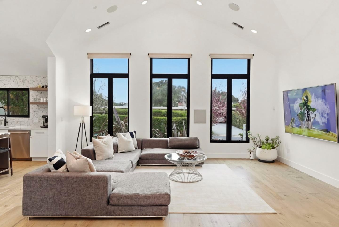 Detail Gallery Image 21 of 43 For 588 Craig Rd, Hillsborough,  CA 94010 - 5 Beds | 5 Baths