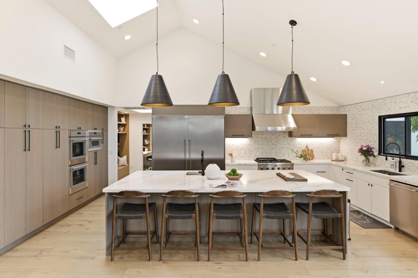 Detail Gallery Image 23 of 43 For 588 Craig Rd, Hillsborough,  CA 94010 - 5 Beds | 5 Baths