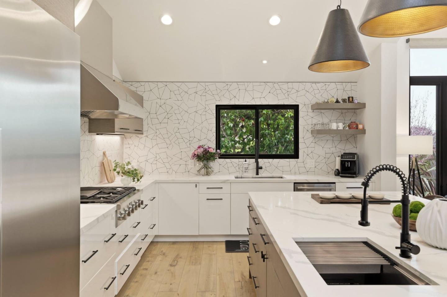 Detail Gallery Image 25 of 43 For 588 Craig Rd, Hillsborough,  CA 94010 - 5 Beds | 5 Baths