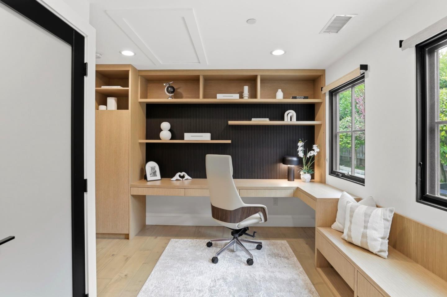 Detail Gallery Image 28 of 43 For 588 Craig Rd, Hillsborough,  CA 94010 - 5 Beds | 5 Baths