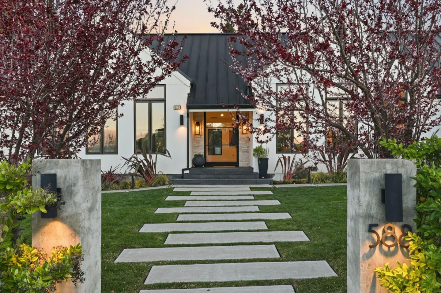 Detail Gallery Image 3 of 43 For 588 Craig Rd, Hillsborough,  CA 94010 - 5 Beds | 5 Baths