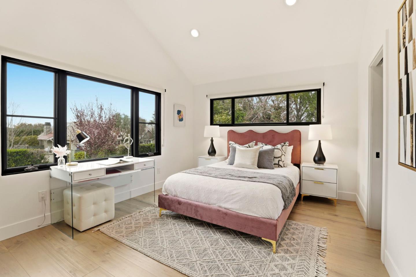 Detail Gallery Image 33 of 43 For 588 Craig Rd, Hillsborough,  CA 94010 - 5 Beds | 5 Baths