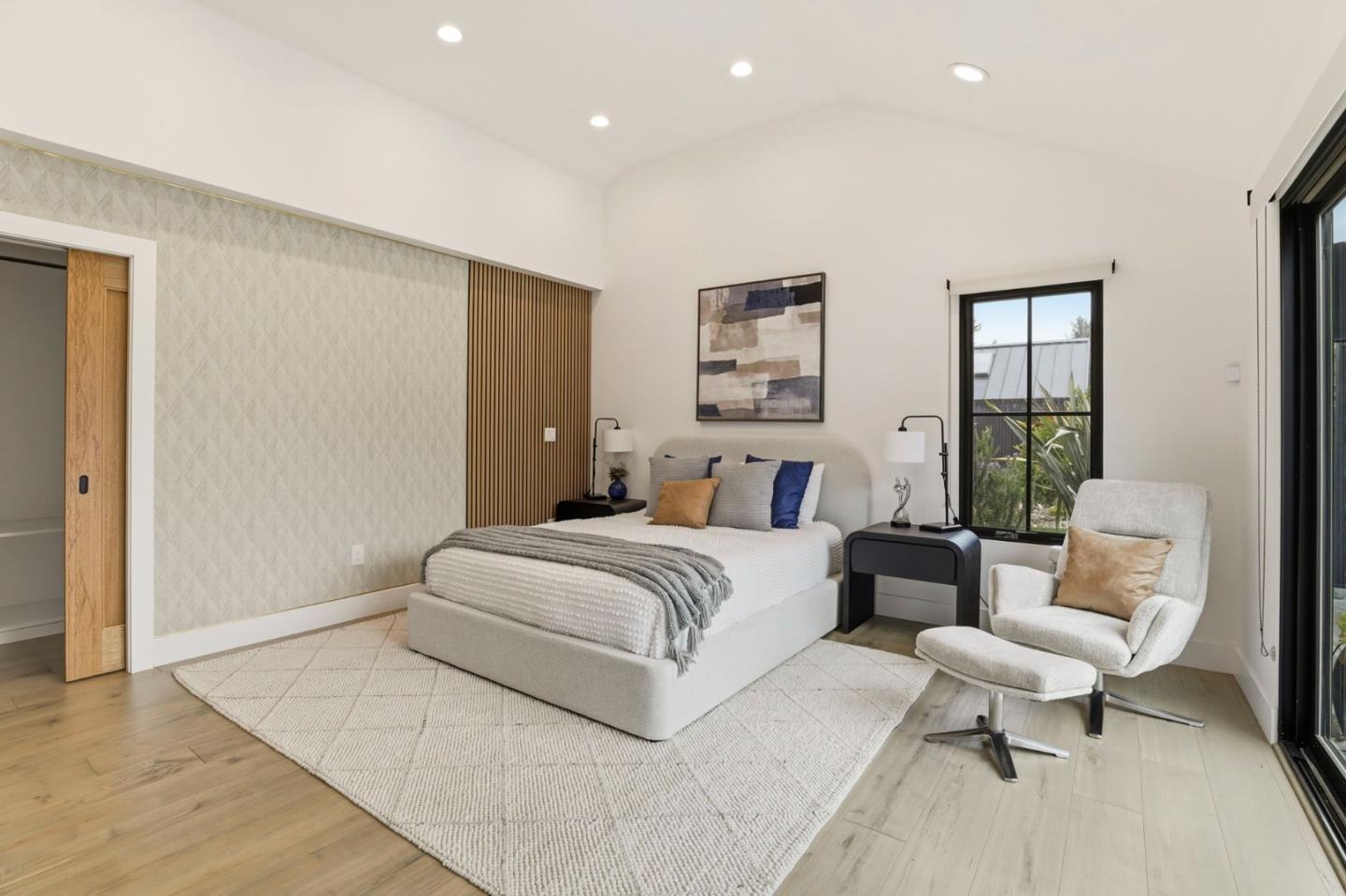 Detail Gallery Image 36 of 43 For 588 Craig Rd, Hillsborough,  CA 94010 - 5 Beds | 5 Baths