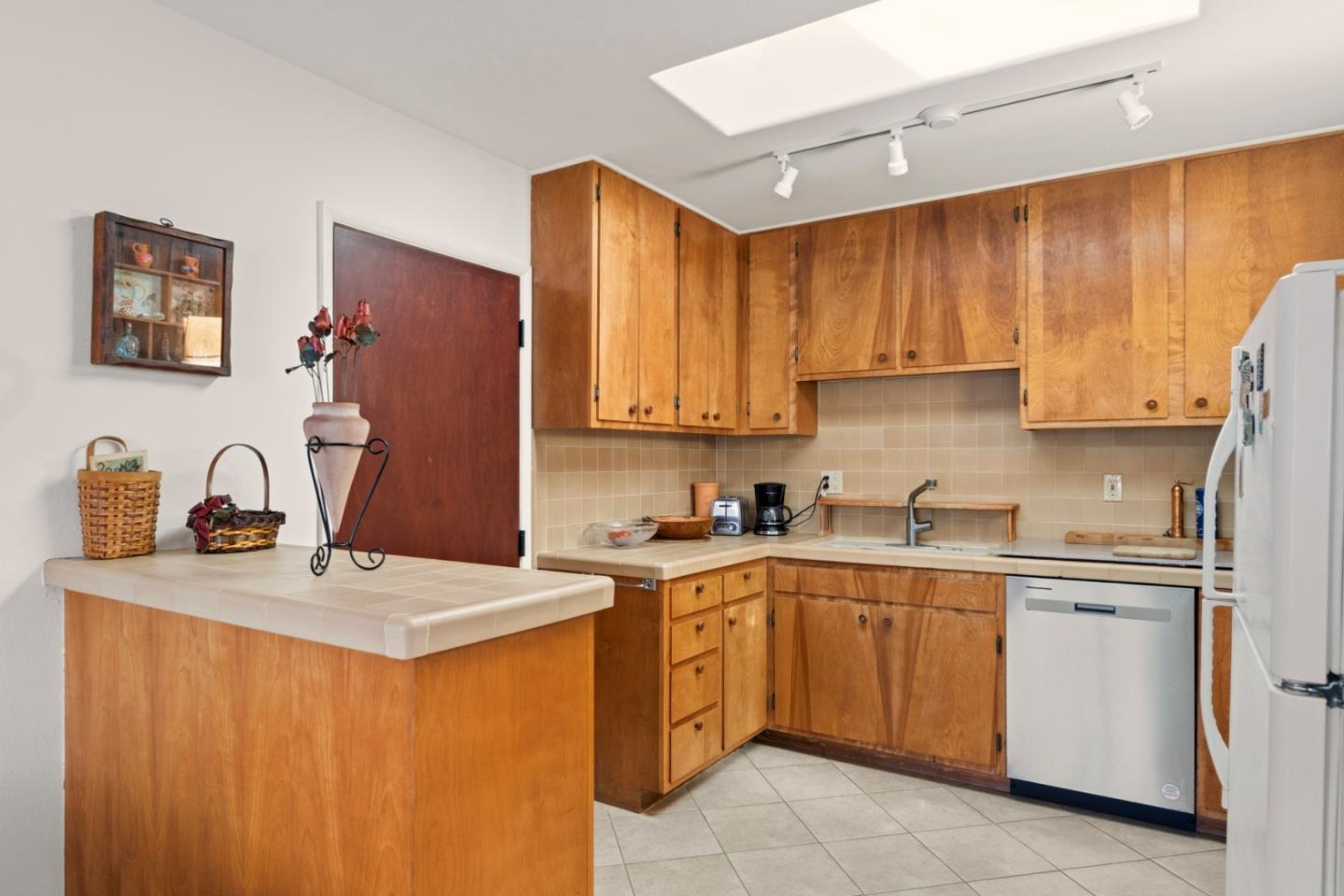 Detail Gallery Image 11 of 26 For 1313 Harding St, Seaside,  CA 93955 - 3 Beds | 2 Baths