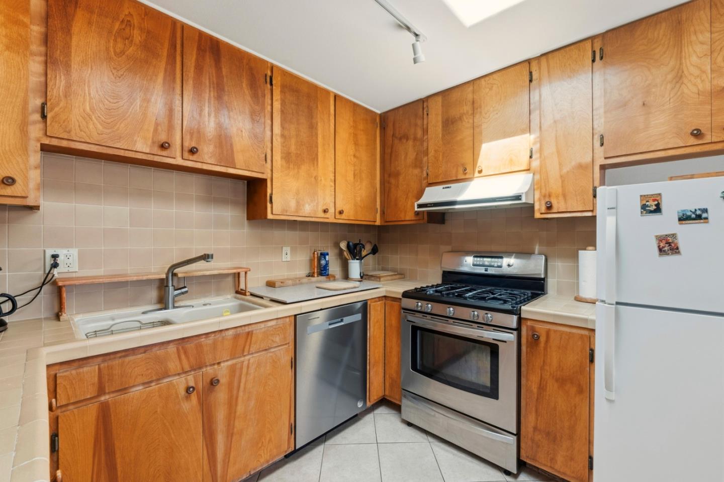 Detail Gallery Image 12 of 26 For 1313 Harding St, Seaside,  CA 93955 - 3 Beds | 2 Baths