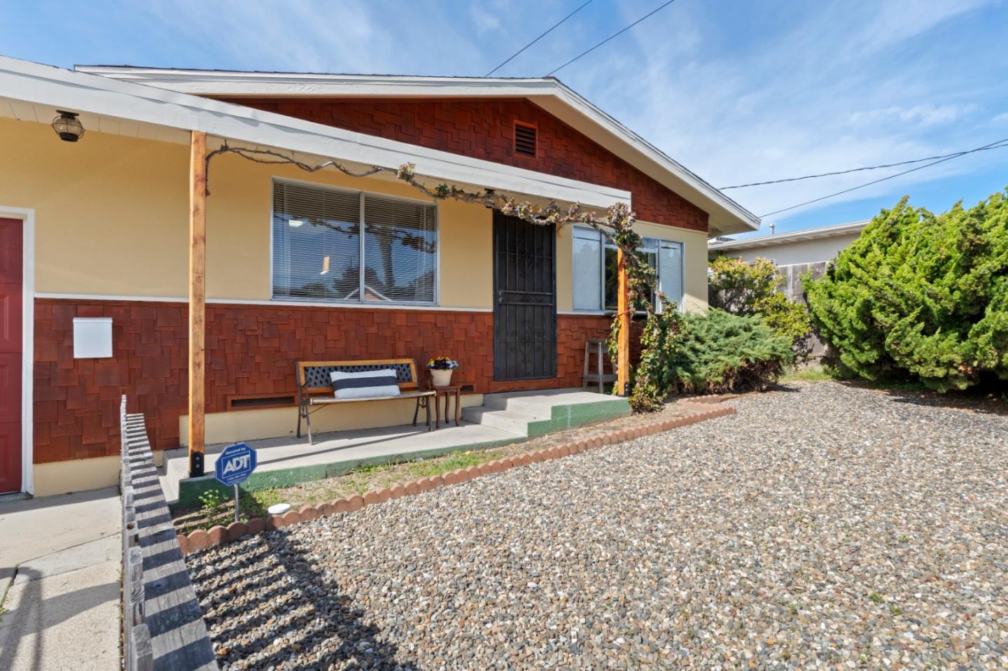 Detail Gallery Image 2 of 26 For 1313 Harding St, Seaside,  CA 93955 - 3 Beds | 2 Baths