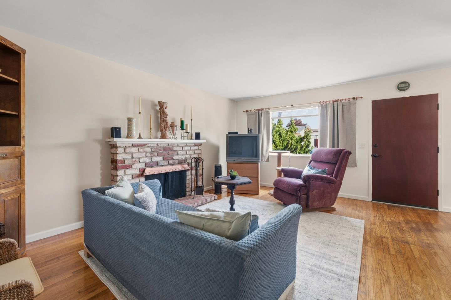 Detail Gallery Image 3 of 26 For 1313 Harding St, Seaside,  CA 93955 - 3 Beds | 2 Baths