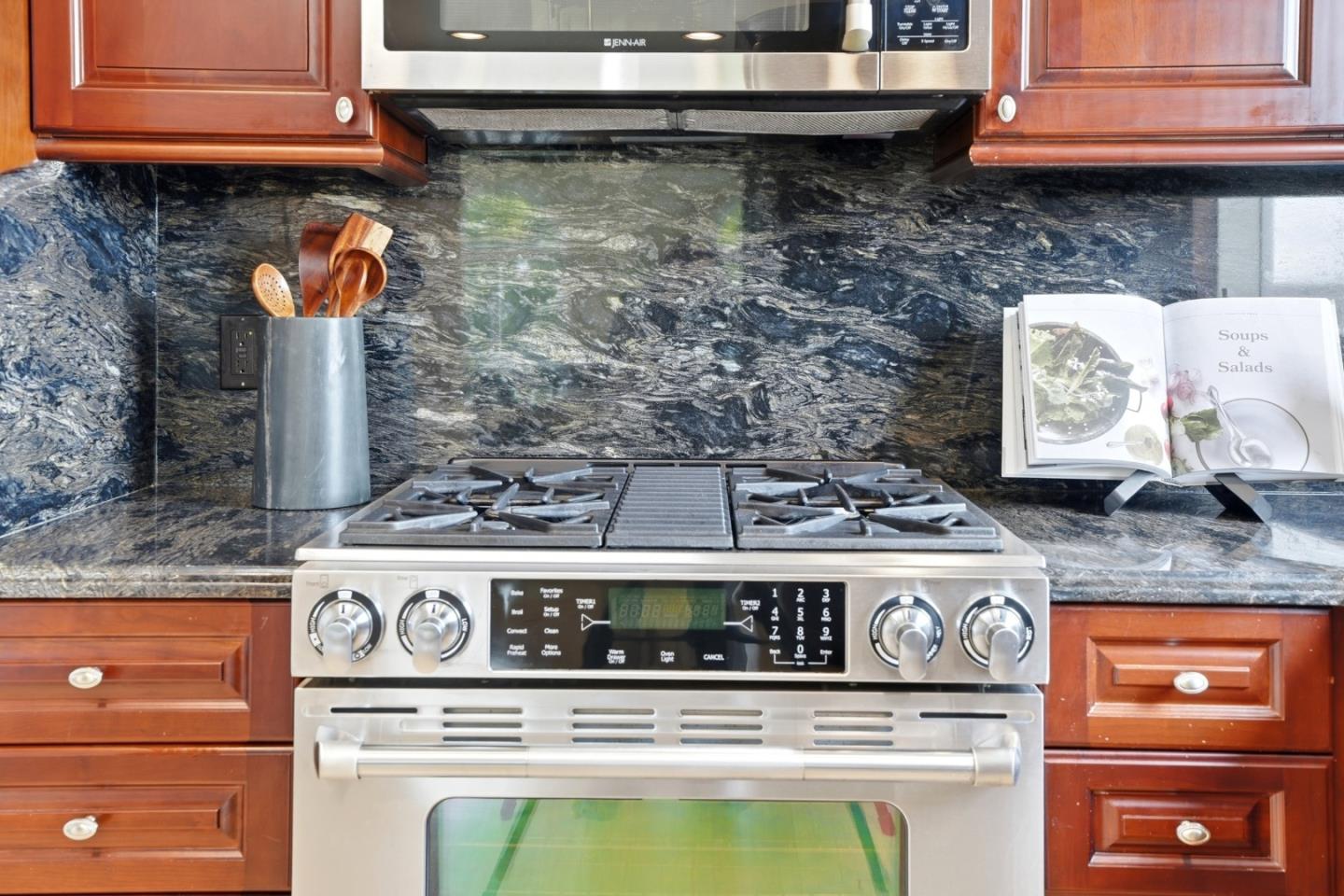 Detail Gallery Image 14 of 81 For 20 Dorado Ter #C,  San Francisco,  CA 94112 - 4 Beds | 2 Baths