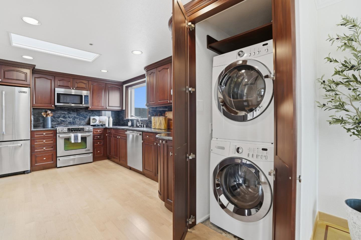 Detail Gallery Image 15 of 81 For 20 Dorado Ter #C,  San Francisco,  CA 94112 - 4 Beds | 2 Baths