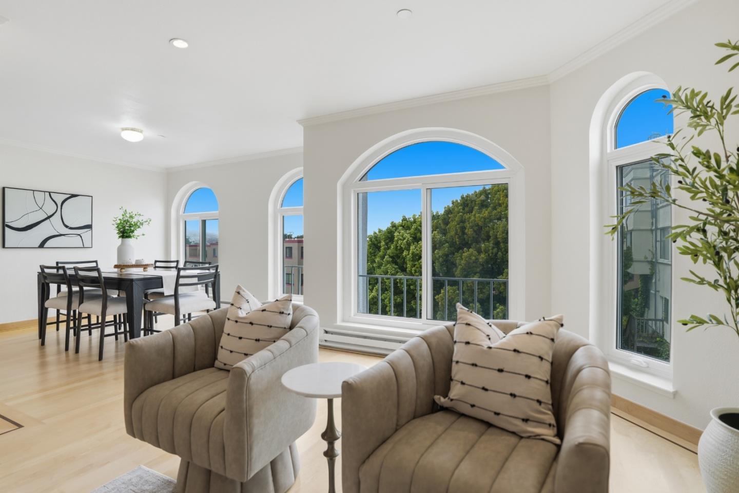 Detail Gallery Image 3 of 81 For 20 Dorado Ter #C,  San Francisco,  CA 94112 - 4 Beds | 2 Baths