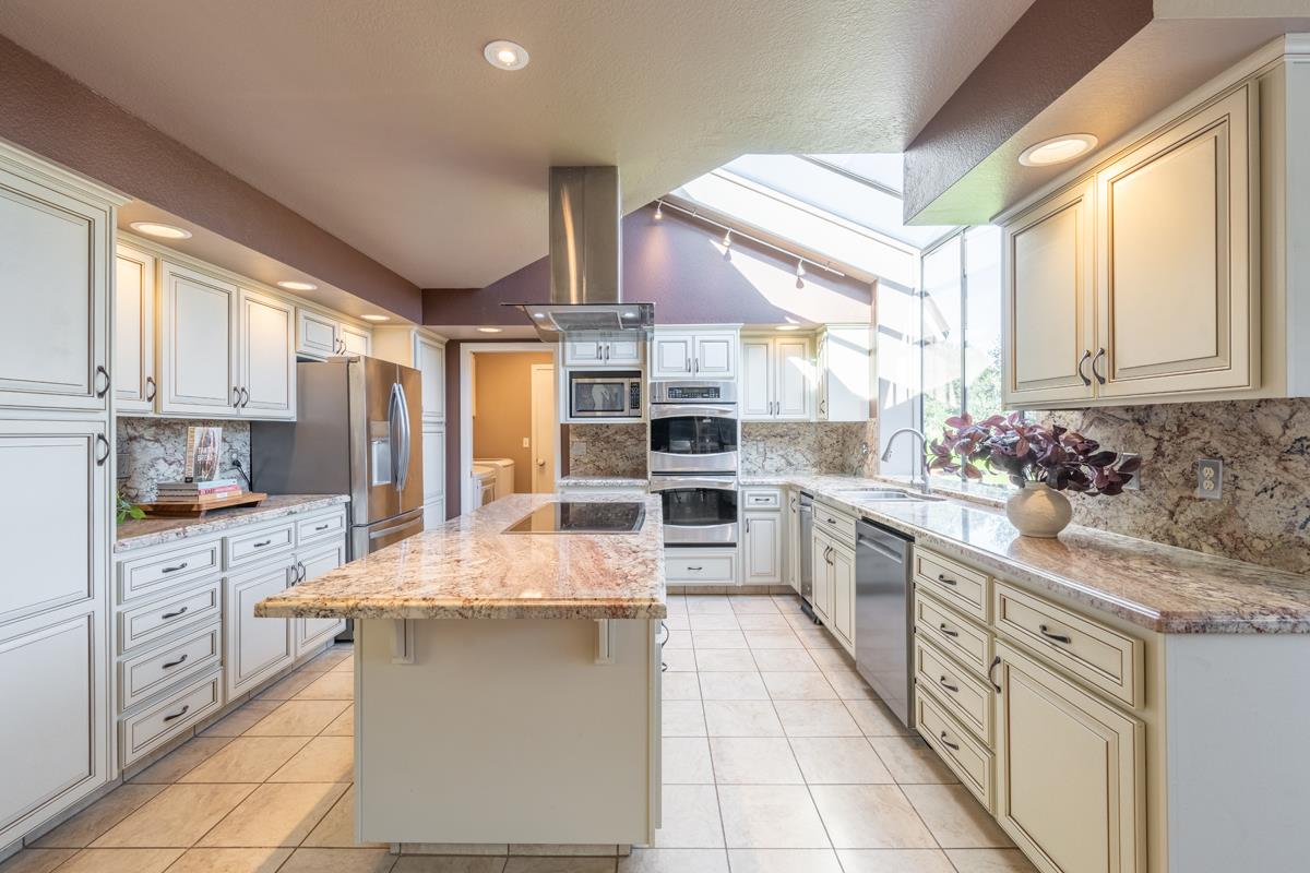 Detail Gallery Image 4 of 20 For 18795 Pesante Rd, Salinas,  CA 93907 - 3 Beds | 2 Baths