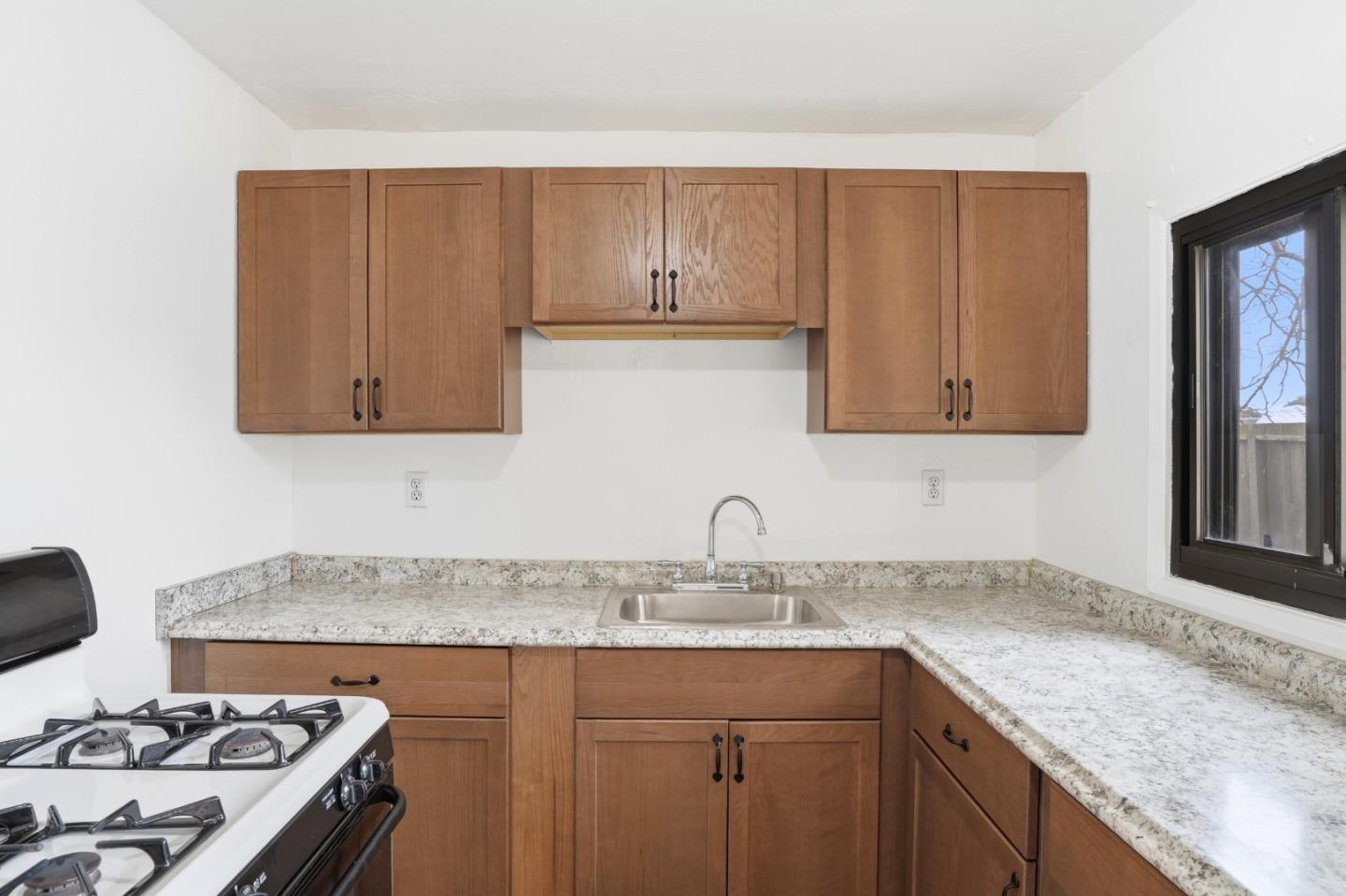 Detail Gallery Image 14 of 33 For 812 7th Ave, San Bruno,  CA 94066 - 2 Beds | 1 Baths