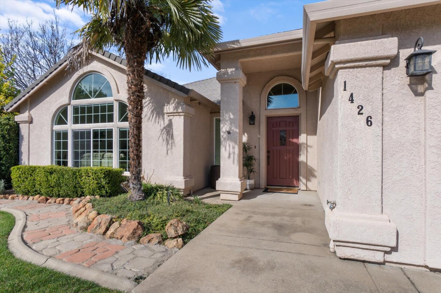 Detail Gallery Image 3 of 57 For 1426 Gladstone Ct, Redding,  CA 96001 - 3 Beds | 2 Baths