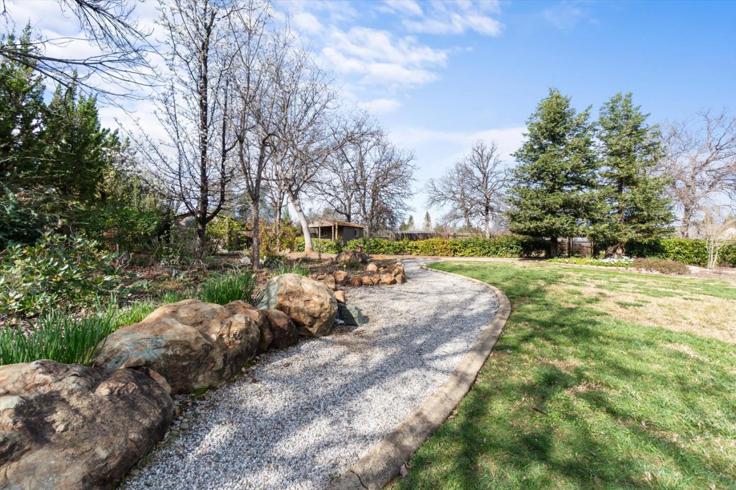 Detail Gallery Image 31 of 57 For 1426 Gladstone Ct, Redding,  CA 96001 - 3 Beds | 2 Baths