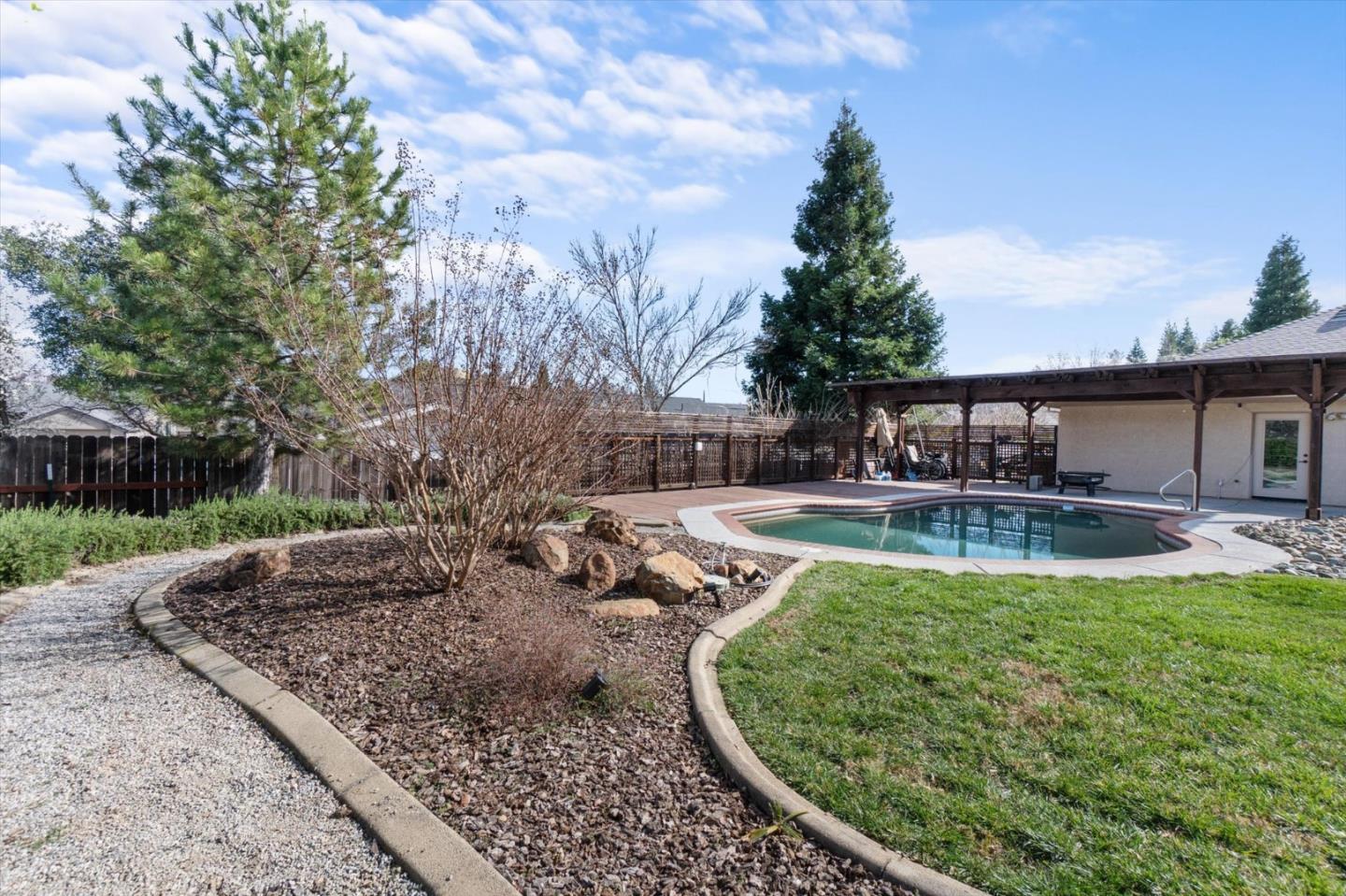 Detail Gallery Image 36 of 57 For 1426 Gladstone Ct, Redding,  CA 96001 - 3 Beds | 2 Baths