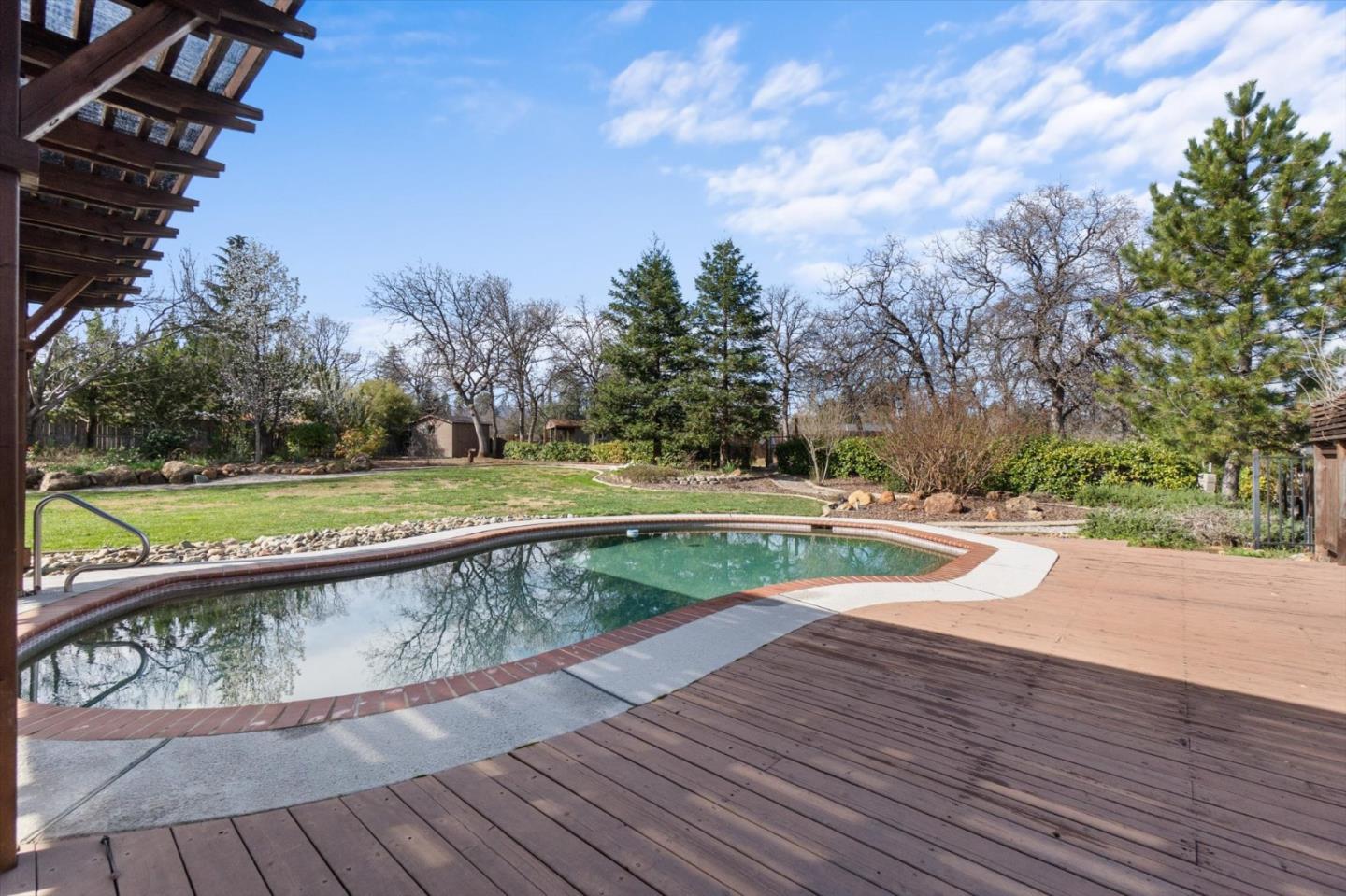 Detail Gallery Image 38 of 57 For 1426 Gladstone Ct, Redding,  CA 96001 - 3 Beds | 2 Baths