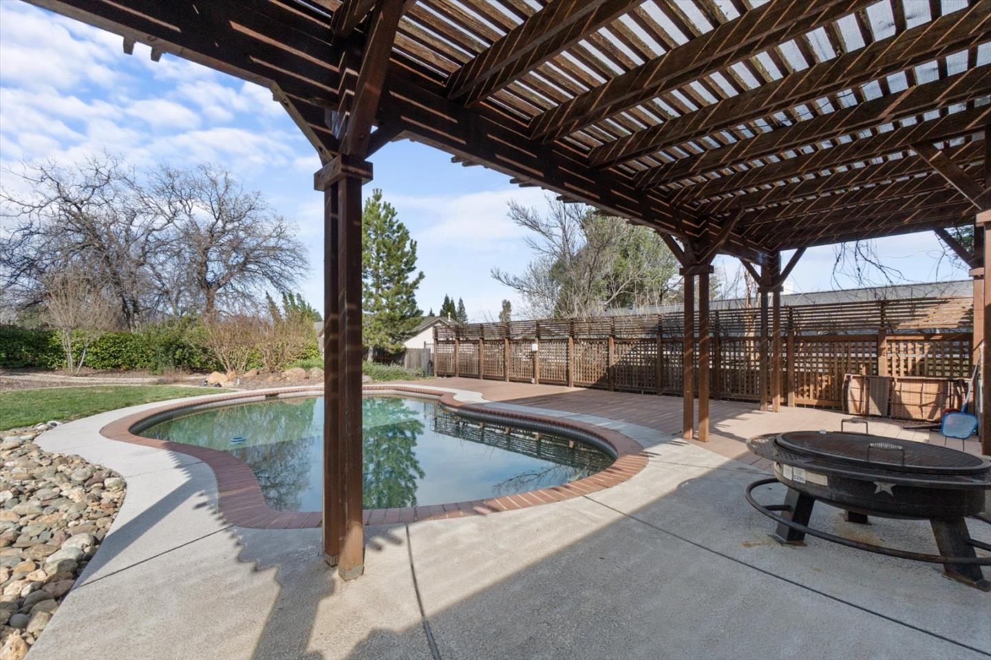 Detail Gallery Image 41 of 57 For 1426 Gladstone Ct, Redding,  CA 96001 - 3 Beds | 2 Baths