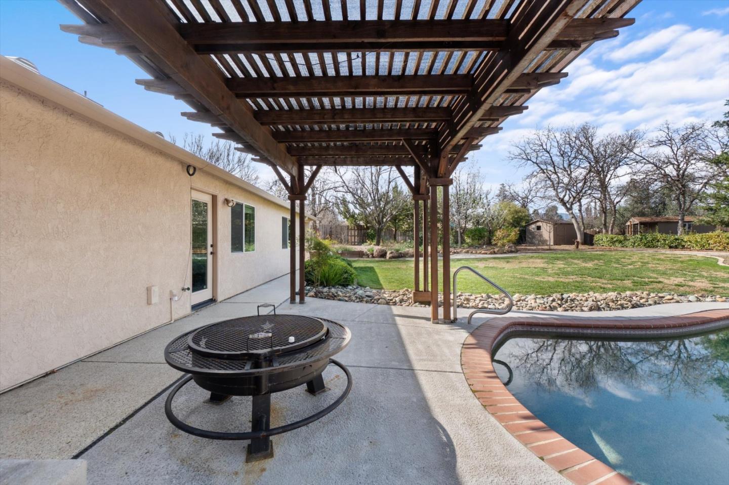 Detail Gallery Image 42 of 57 For 1426 Gladstone Ct, Redding,  CA 96001 - 3 Beds | 2 Baths