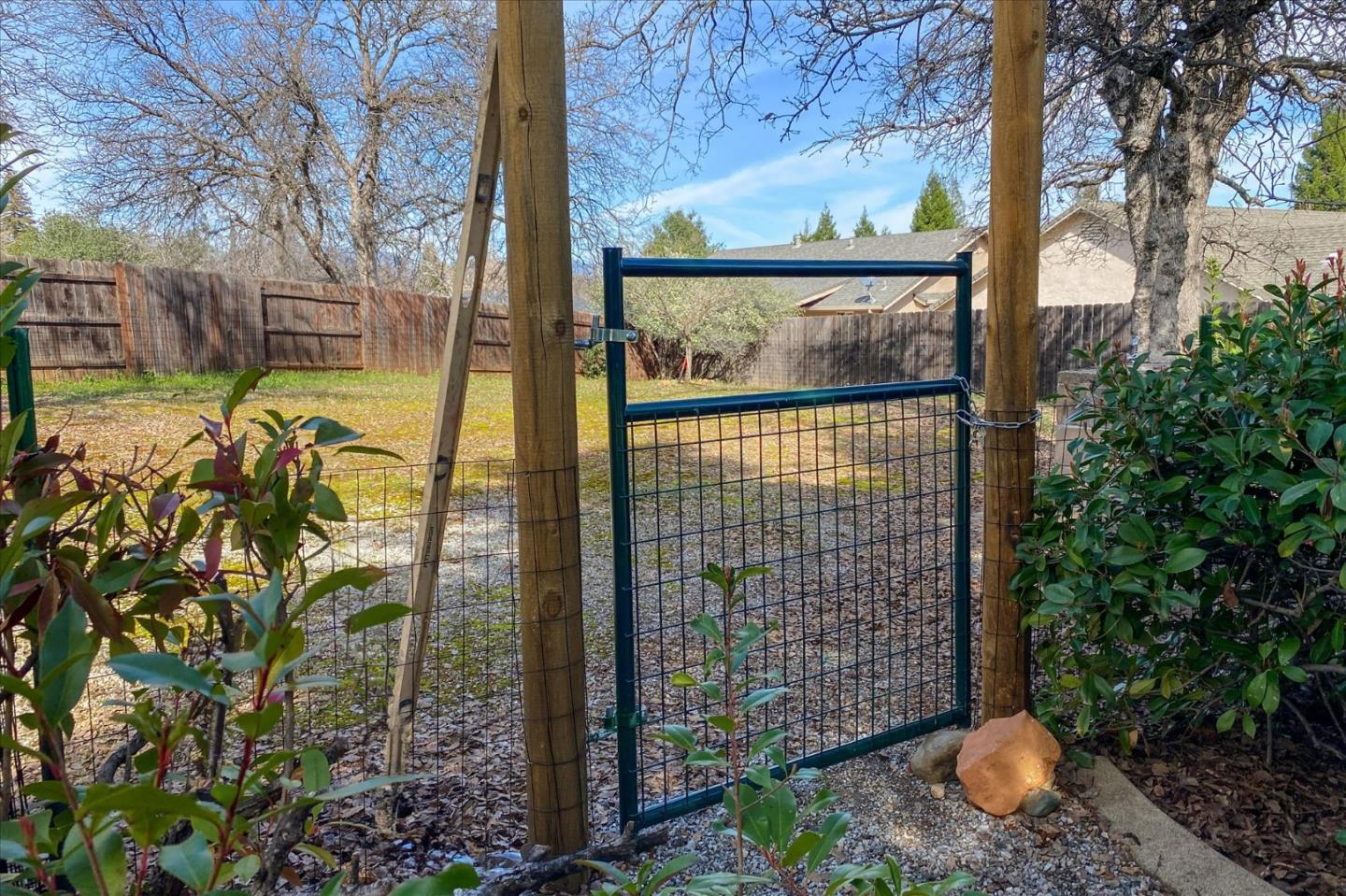 Detail Gallery Image 44 of 57 For 1426 Gladstone Ct, Redding,  CA 96001 - 3 Beds | 2 Baths