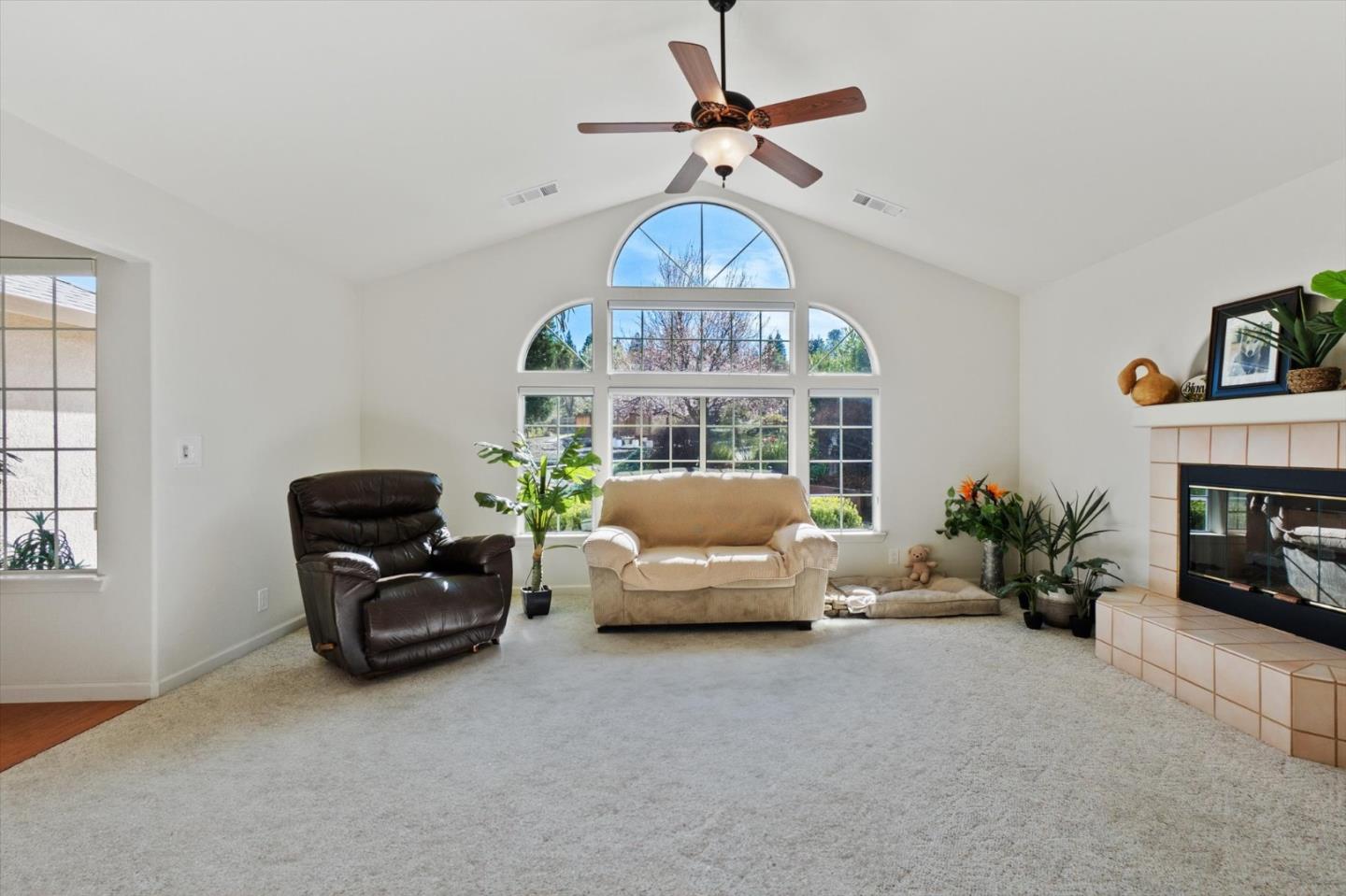 Detail Gallery Image 6 of 57 For 1426 Gladstone Ct, Redding,  CA 96001 - 3 Beds | 2 Baths