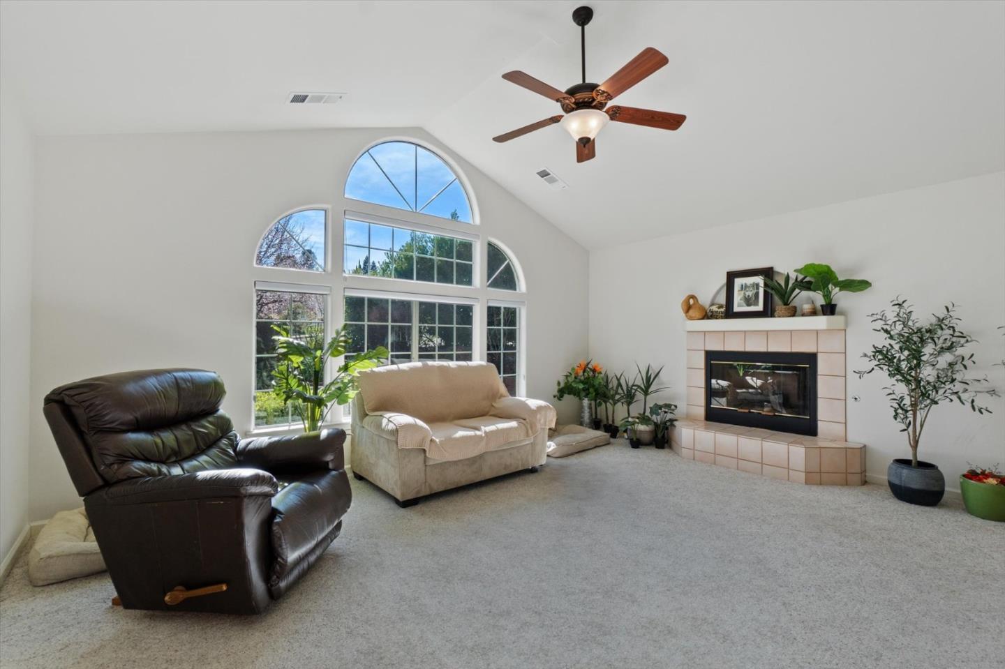 Detail Gallery Image 7 of 57 For 1426 Gladstone Ct, Redding,  CA 96001 - 3 Beds | 2 Baths