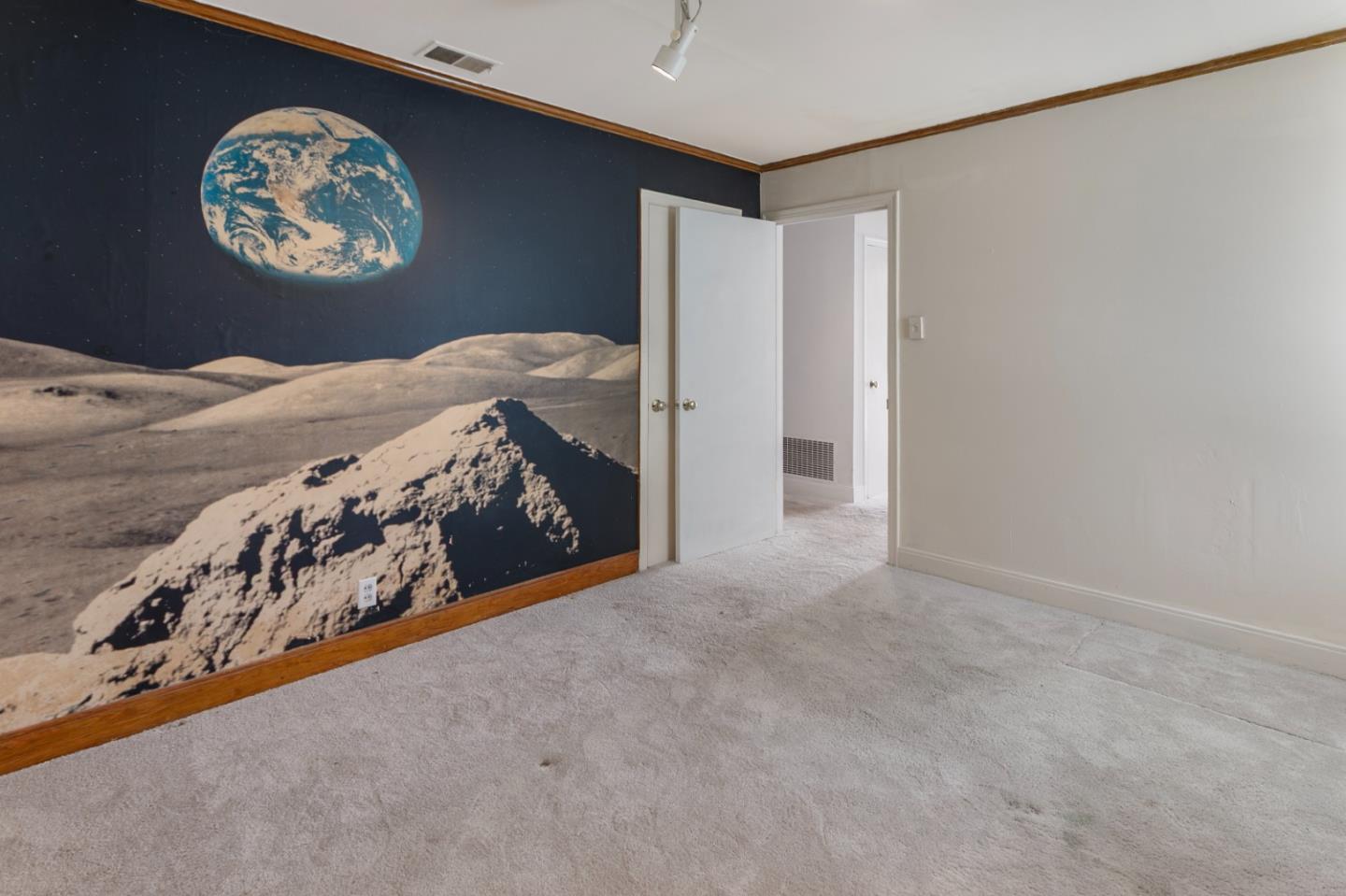 Detail Gallery Image 14 of 41 For 1731 Francis Ct, Belmont,  CA 94002 - 2 Beds | 1/1 Baths