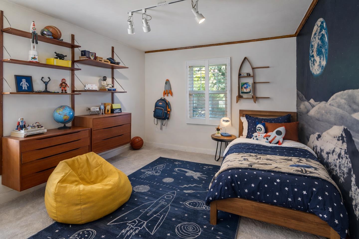 Detail Gallery Image 22 of 41 For 1731 Francis Ct, Belmont,  CA 94002 - 2 Beds | 1/1 Baths