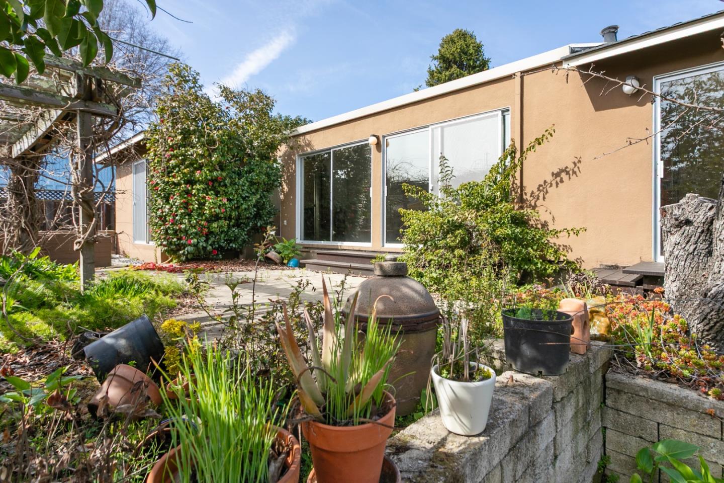 Detail Gallery Image 23 of 41 For 1731 Francis Ct, Belmont,  CA 94002 - 2 Beds | 1/1 Baths