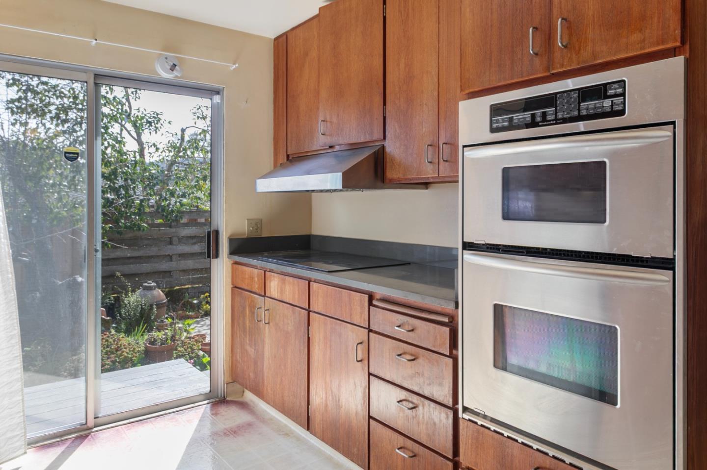 Detail Gallery Image 8 of 41 For 1731 Francis Ct, Belmont,  CA 94002 - 2 Beds | 1/1 Baths