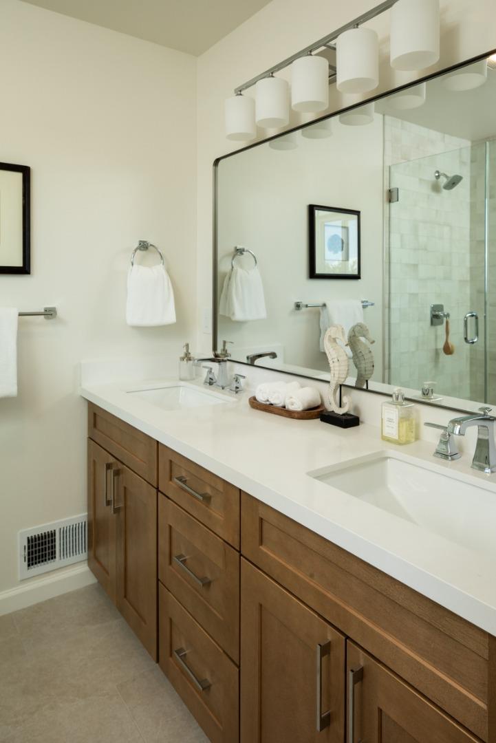 Detail Gallery Image 12 of 26 For 2910 Sherwood Dr, San Carlos,  CA 94070 - 3 Beds | 3 Baths