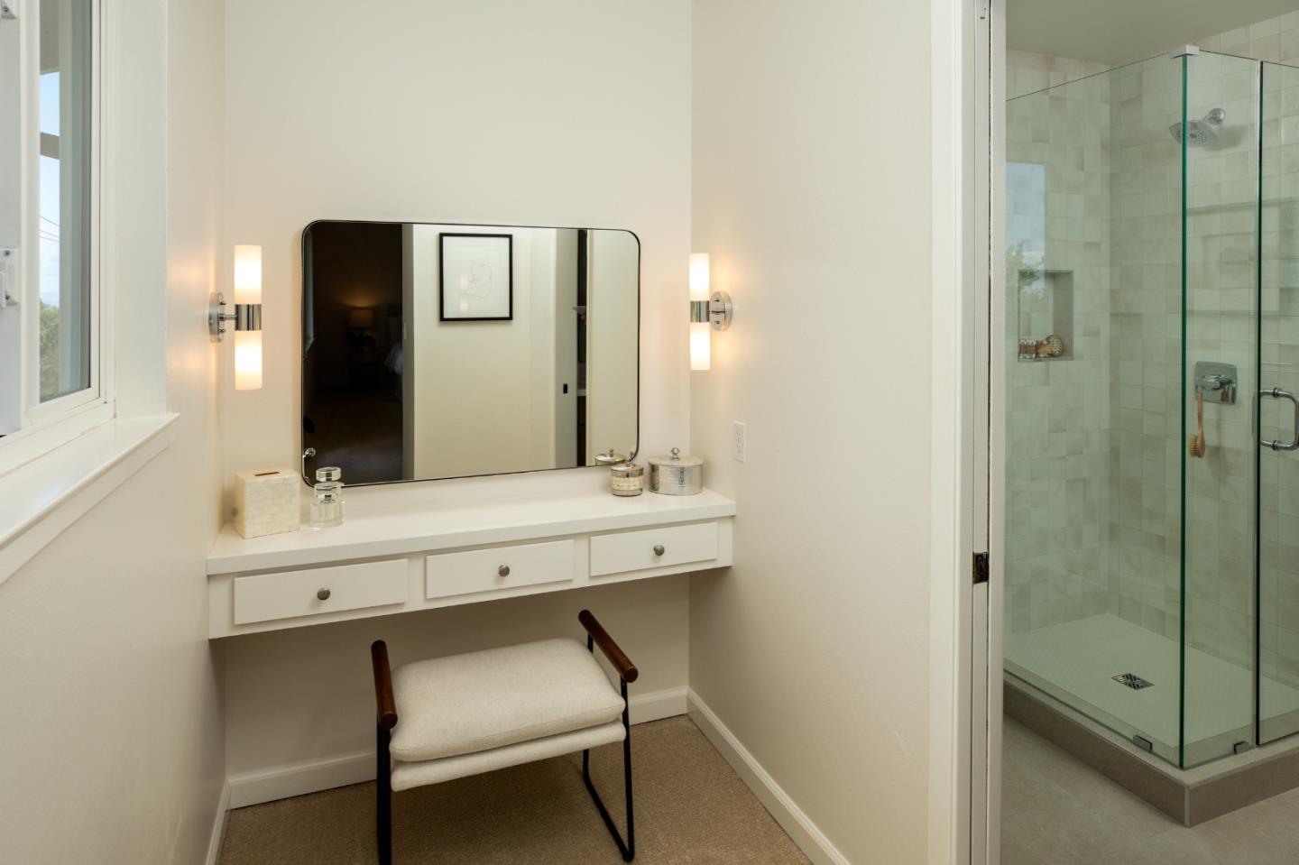 Detail Gallery Image 13 of 26 For 2910 Sherwood Dr, San Carlos,  CA 94070 - 3 Beds | 3 Baths