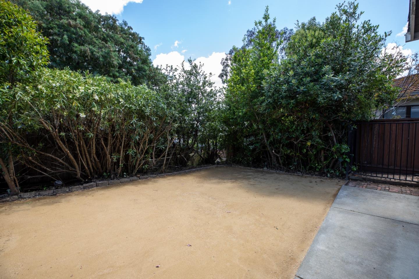 Detail Gallery Image 23 of 26 For 2910 Sherwood Dr, San Carlos,  CA 94070 - 3 Beds | 3 Baths