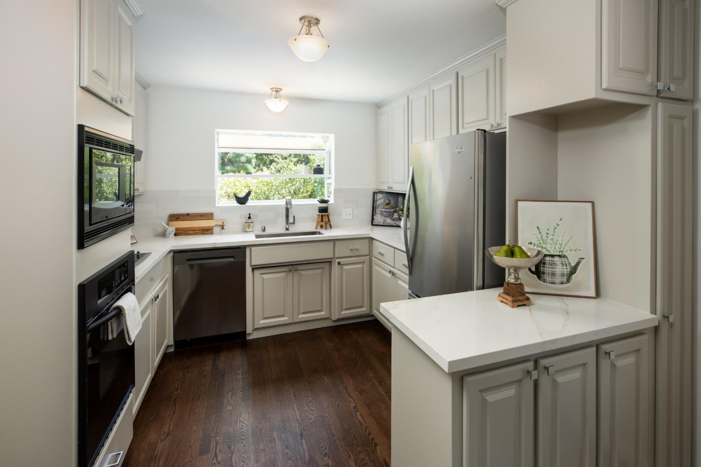 Detail Gallery Image 6 of 26 For 2910 Sherwood Dr, San Carlos,  CA 94070 - 3 Beds | 3 Baths