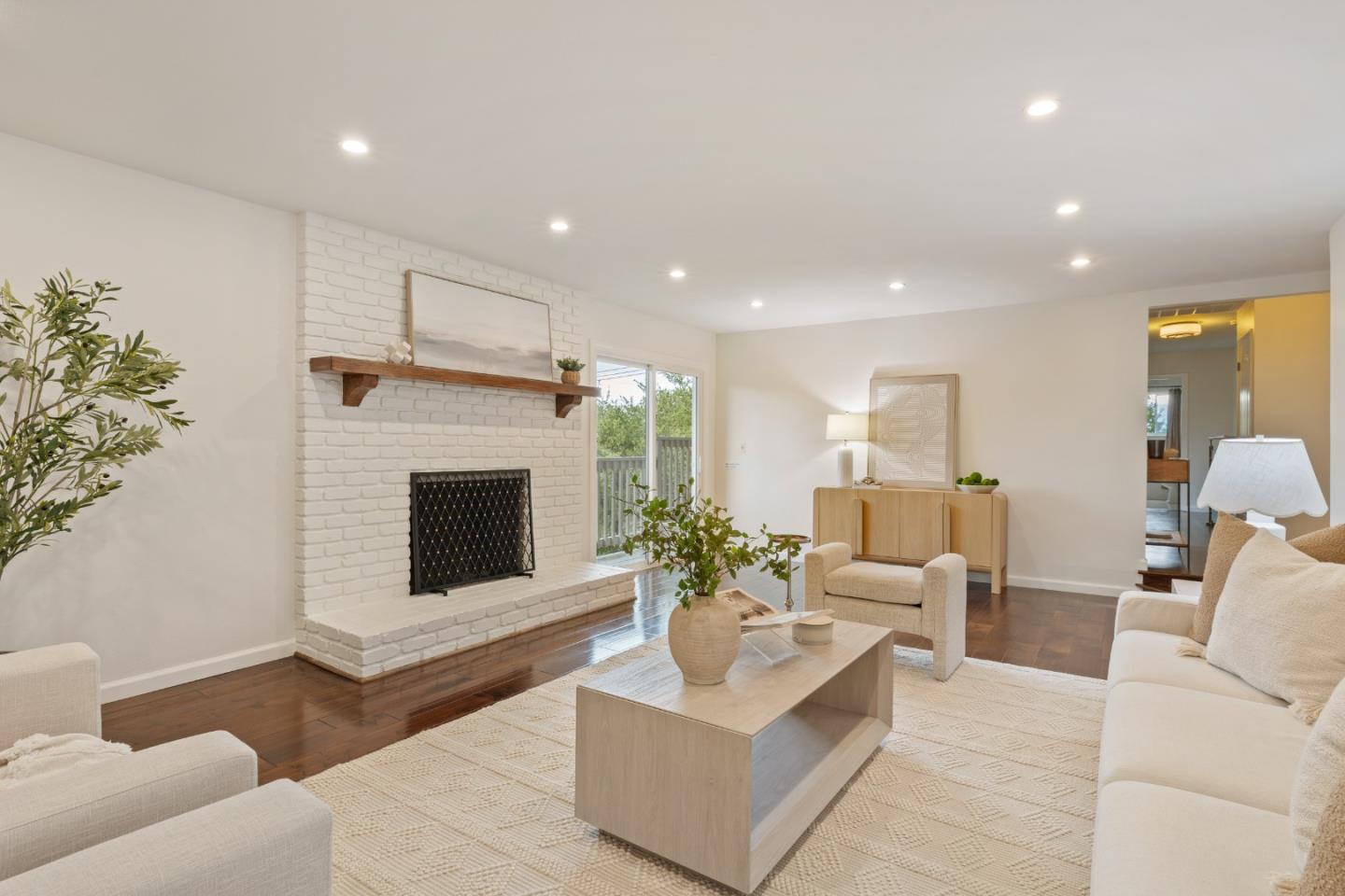 Detail Gallery Image 8 of 26 For 2910 Sherwood Dr, San Carlos,  CA 94070 - 3 Beds | 3 Baths